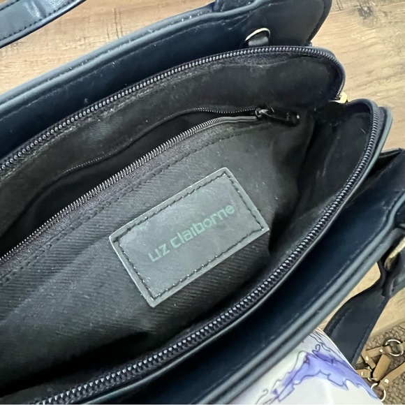 Liz Claiborne Navy Leather Women’s Bag with brass hardware - Picture 6 of 9